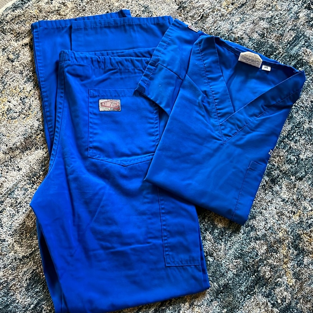 Royal blue XS scrubs top and bottom Scrubzone